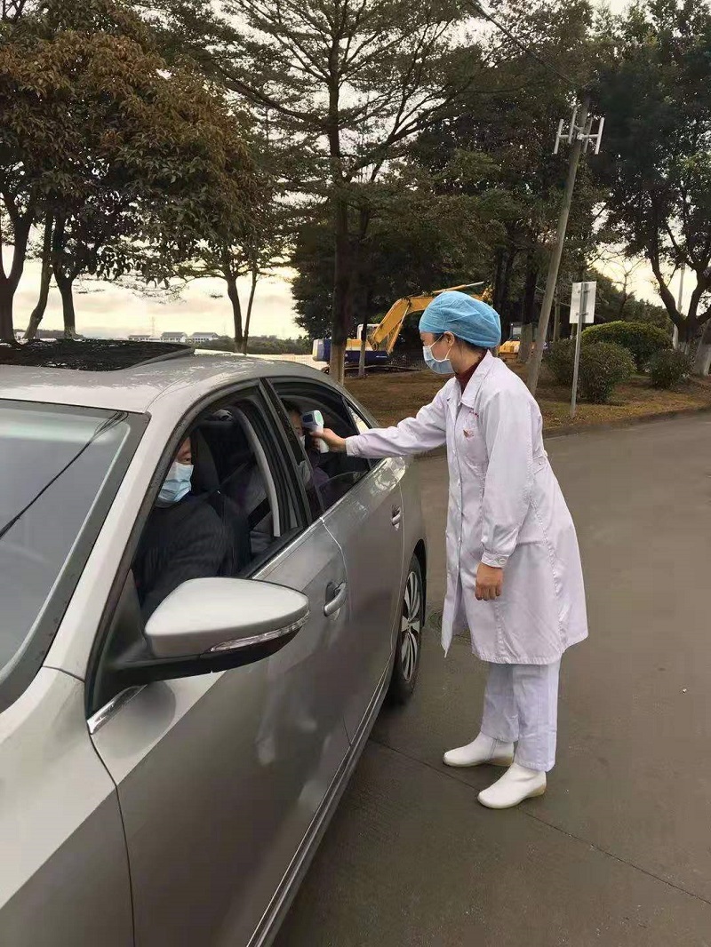 面对疫情 市民政局精神病院党员逆行而上.jpg